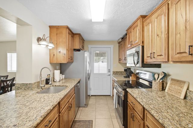 1548 W 2700 S, Syracuse, UT 84075