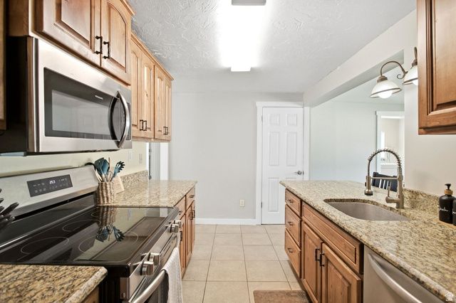 1548 W 2700 S, Syracuse, UT 84075
