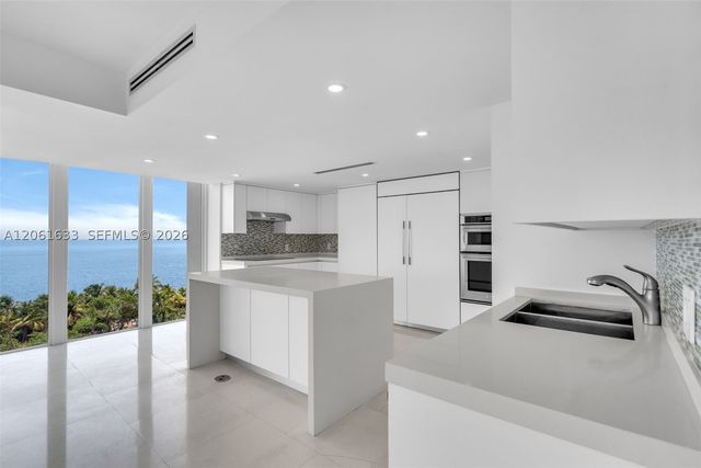 881 Ocean Dr 7H, Key Biscayne, FL 33149