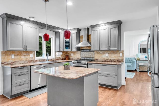 54 WINDING BROOK Drive, Old Bridge, NJ 07747