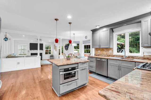 54 WINDING BROOK Drive, Old Bridge, NJ 07747