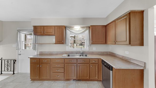 9323 Belmont Avenue, St. John, IN 46373