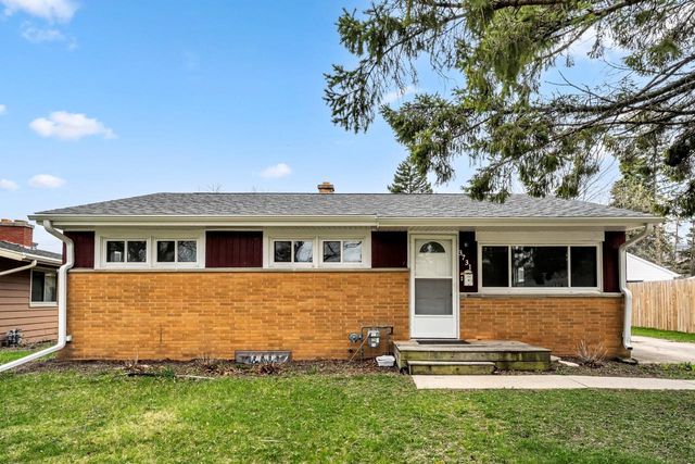 3731 St Andrews BOULEVARD, Racine, WI 53405