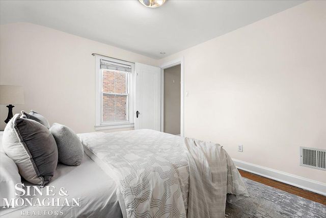 412 Manor Street, Grosse Pointe Farms, MI 48236