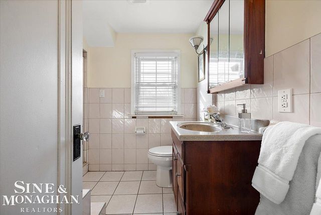 412 Manor Street, Grosse Pointe Farms, MI 48236