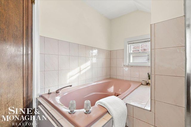 412 Manor Street, Grosse Pointe Farms, MI 48236