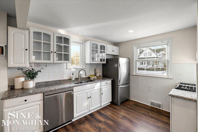 412 Manor Street, Grosse Pointe Farms, MI 48236