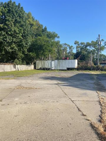 5720 E Davison Street, Hamtramck, MI 48212