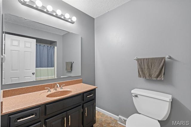 51 Oxford Drive, Washington, MO 63090