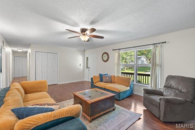 51 Oxford Drive, Washington, MO 63090