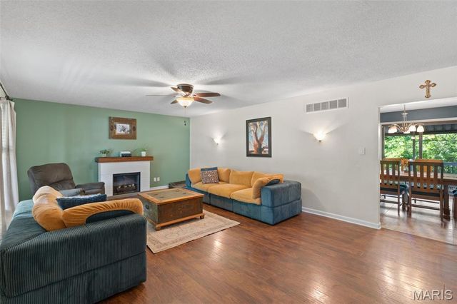 51 Oxford Drive, Washington, MO 63090