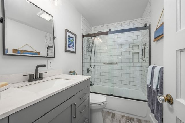 442 Pine St, Barnstable, MA 02632