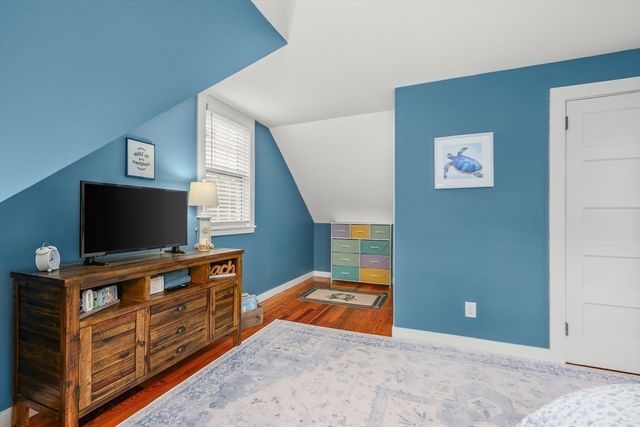 442 Pine St, Barnstable, MA 02632