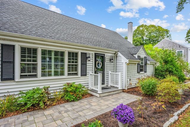 442 Pine St, Barnstable, MA 02632