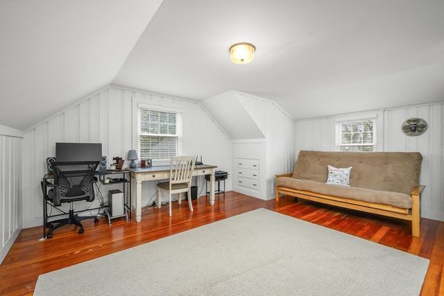 442 Pine St, Barnstable, MA 02632