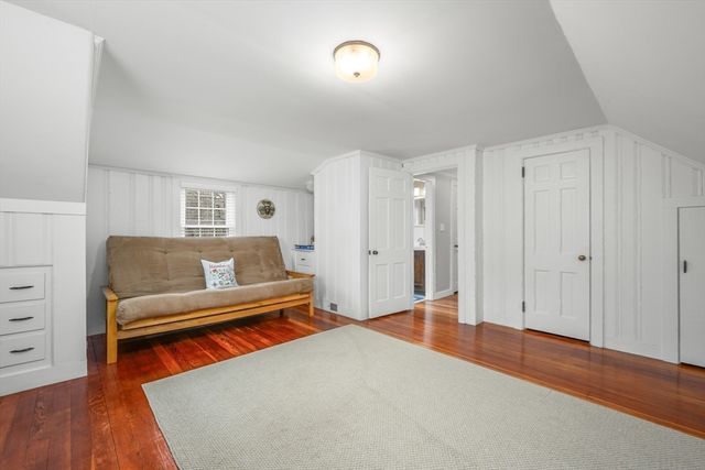 442 Pine St, Barnstable, MA 02632