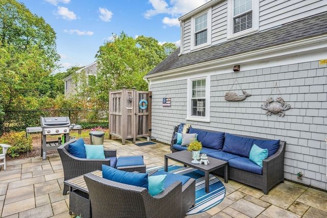 442 Pine St, Barnstable, MA 02632