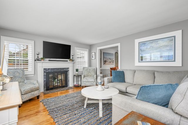 442 Pine St, Barnstable, MA 02632