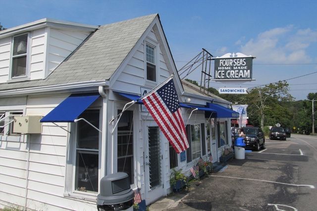 442 Pine St, Barnstable, MA 02632