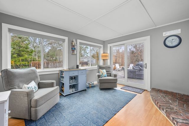 442 Pine St, Barnstable, MA 02632
