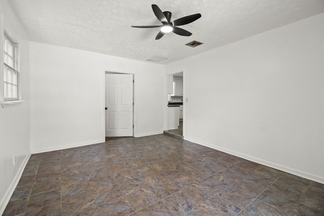 127 Fairview Lane, Daleville, AL 36322