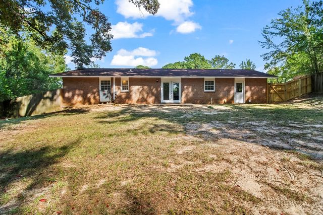 127 Fairview Lane, Daleville, AL 36322