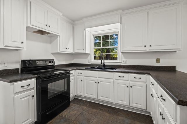 127 Fairview Lane, Daleville, AL 36322