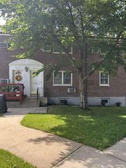 58-22 251st Street 206, Little Neck, NY 11362