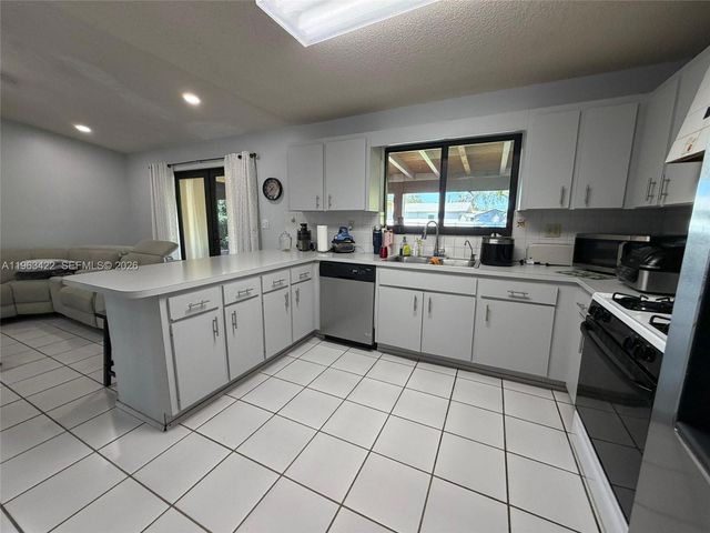 6541 SW 31st St, Miami, FL 33155