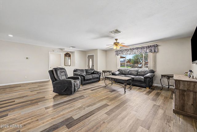 5740 W MARCONI Avenue, Glendale, AZ 85306