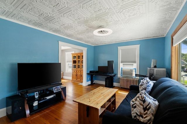 7 Lawrence St B, Beverly, MA 01915