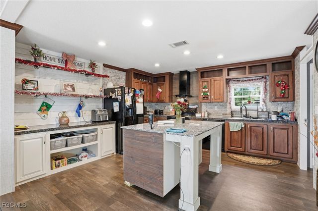 2491 Farrance CT, North Fort Myers, FL 33917