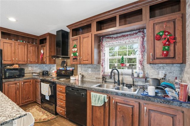 2491 Farrance CT, North Fort Myers, FL 33917