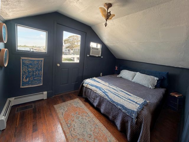 61 W 16th Road, New York City, NY 11693