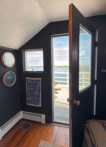 61 W 16th Road, New York City, NY 11693