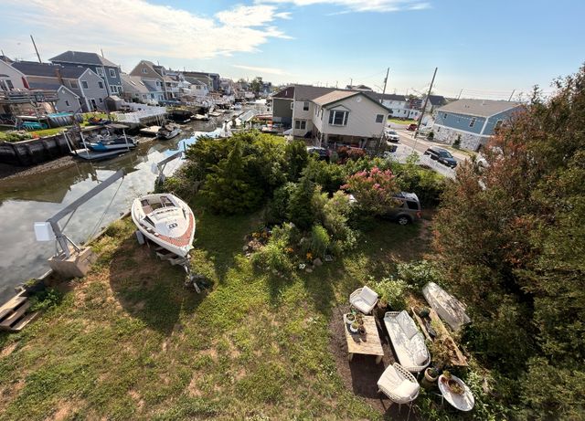 61 W 16th Road, New York City, NY 11693