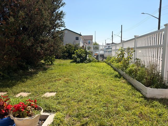 61 W 16th Road, New York City, NY 11693