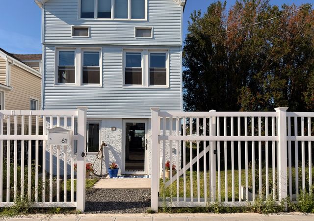 61 W 16th Road, New York City, NY 11693