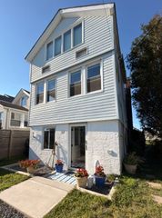 61 W 16th Road, New York City, NY 11693
