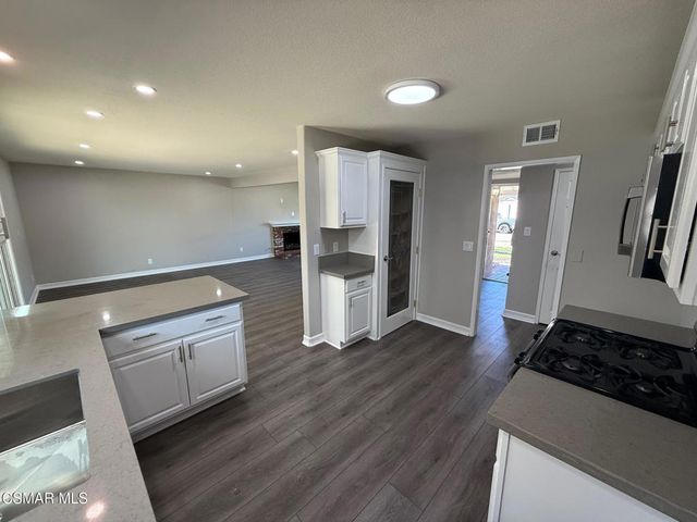 216 Virginia Drive, Newbury Park, CA 91320