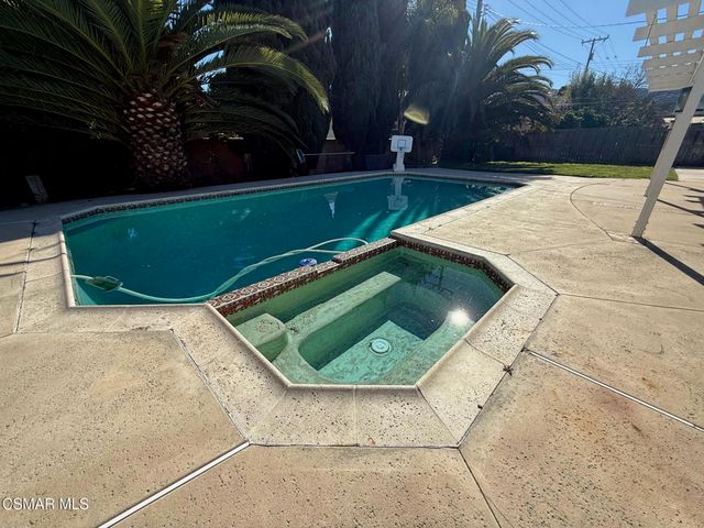 216 Virginia Drive, Newbury Park, CA 91320