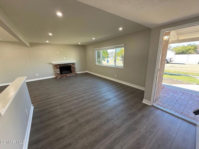 216 Virginia Drive, Newbury Park, CA 91320