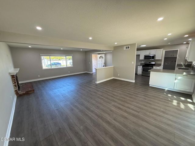 216 Virginia Drive, Newbury Park, CA 91320