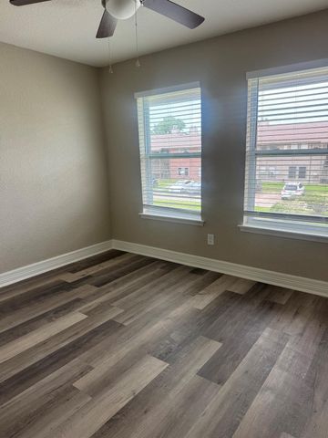 418 Garland Drive 245, Lake Jackson, TX 77566