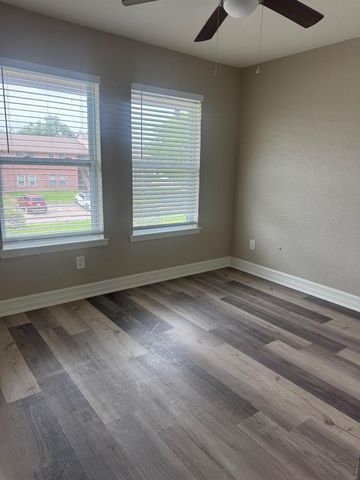 418 Garland Drive 245, Lake Jackson, TX 77566