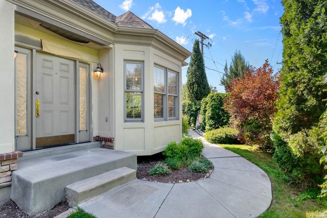 1989 E DONELSON LN, Holladay, UT 84117