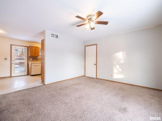 3317 W RICHWOODS Boulevard, Peoria, IL 61604