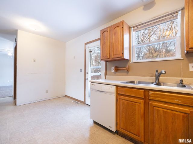 3317 W RICHWOODS Boulevard, Peoria, IL 61604