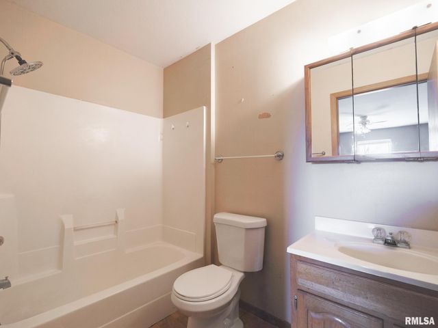 3317 W RICHWOODS Boulevard, Peoria, IL 61604