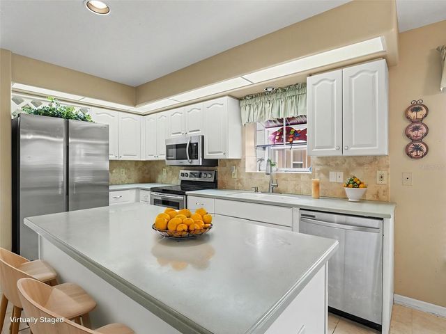6643 OAKBROOKE CIRCLE, Bradenton, FL 34202